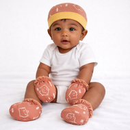 SnuggleBear Newborn Cap, Mittens & Booties Set